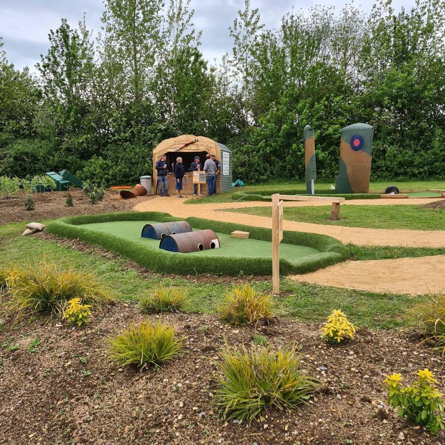 Bell Tent Glamping At Marwell Resort Winchester Exterior photo